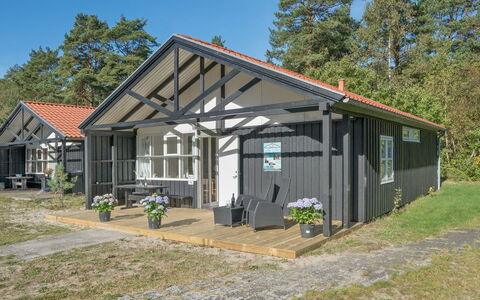 Bergit - 55M from the Sea: Hout, Dak, Huis, Huis, Architectuur, Siding, Land Lot, Verblijf, Schuur, Garden Gebouwen