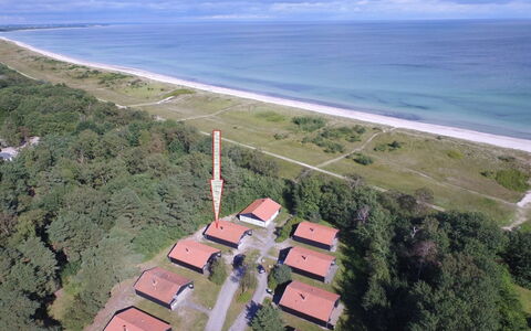 Bergit - 55M from the Sea: Hout, Dak, Huis, Huis, Architectuur, Siding, Land Lot, Verblijf, Schuur, Garden Gebouwen