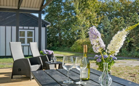 Bergit - 55M from the Sea: Hout, Dak, Huis, Huis, Architectuur, Siding, Land Lot, Verblijf, Schuur, Garden Gebouwen