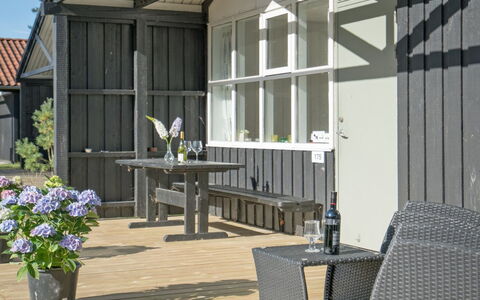 Bergit - 55M from the Sea: Hout, Dak, Huis, Huis, Architectuur, Siding, Land Lot, Verblijf, Schuur, Garden Gebouwen