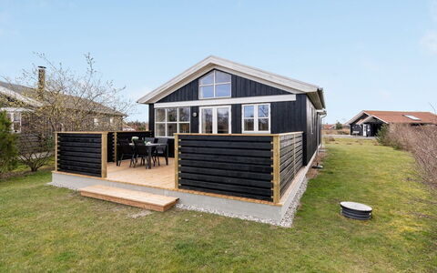 Evin - 800M from the Sea: Huis, Huis, Deur, Dak, Verblijf, Landgoed, Tuin, Schaduw, Siding, Werf