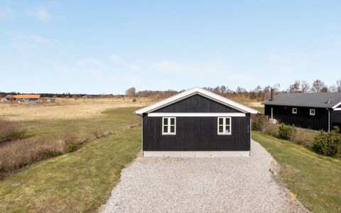 Evin - 800M from the Sea: Huis, Huis, Deur, Dak, Verblijf, Landgoed, Tuin, Schaduw, Siding, Werf