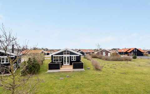 Evin - 800M from the Sea: Huis, Huis, Deur, Dak, Verblijf, Landgoed, Tuin, Schaduw, Siding, Werf