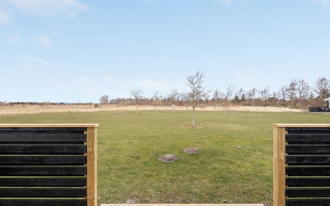 Evin - 800M from the Sea: Huis, Huis, Deur, Dak, Verblijf, Landgoed, Tuin, Schaduw, Siding, Werf