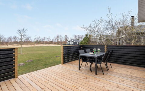 Evin - 800M from the Sea: Huis, Huis, Deur, Dak, Verblijf, Landgoed, Tuin, Schaduw, Siding, Werf