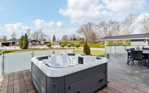 Justiina - 800M from the Sea: Hout, Huis, Verblijf, Huis, Dak, Landelijk Gebied, Siding, Blokhut, Garden Gebouwen, Hardwood