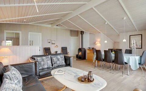 Justiina - 800M from the Sea: Hout, Huis, Verblijf, Huis, Dak, Landelijk Gebied, Siding, Blokhut, Garden Gebouwen, Hardwood
