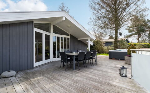 Justiina - 800M from the Sea: Hout, Huis, Verblijf, Huis, Dak, Landelijk Gebied, Siding, Blokhut, Garden Gebouwen, Hardwood