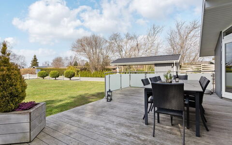Justiina - 800M from the Sea: Hout, Huis, Verblijf, Huis, Dak, Landelijk Gebied, Siding, Blokhut, Garden Gebouwen, Hardwood