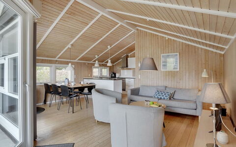 Nafni - 200M from the Sea: Flooring, Muur, Verdieping, Interieur Ontwerp, Hout, Plafond, Houten Vloer, Verlichting, Meubilair, Laminaatvloer