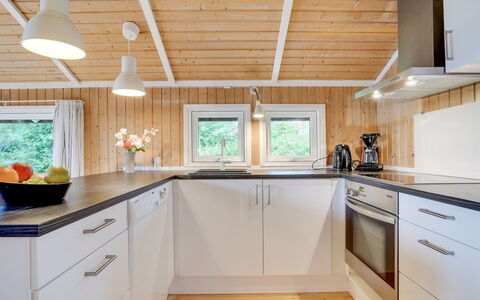 Nafni - 200M from the Sea: Flooring, Muur, Verdieping, Interieur Ontwerp, Hout, Plafond, Houten Vloer, Verlichting, Meubilair, Laminaatvloer