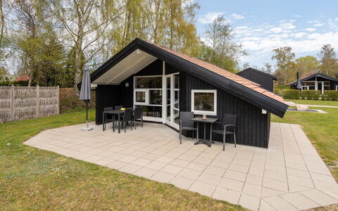 Nafni - 200M from the Sea: Flooring, Muur, Verdieping, Interieur Ontwerp, Hout, Plafond, Houten Vloer, Verlichting, Meubilair, Laminaatvloer