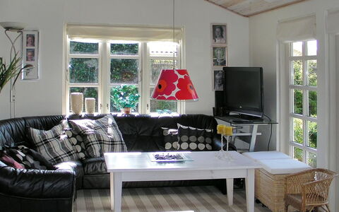 Nitis - 200M from the Sea: Hout, Huis, Verblijf, Huis, Dak, Landelijk Gebied, Siding, Blokhut, Garden Gebouwen, Hardwood