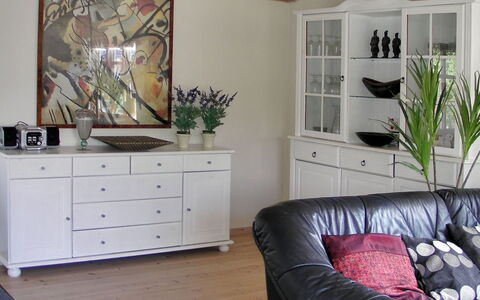 Nitis - 200M from the Sea: Hout, Huis, Verblijf, Huis, Dak, Landelijk Gebied, Siding, Blokhut, Garden Gebouwen, Hardwood