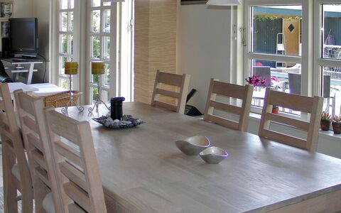 Nitis - 200M from the Sea: Hout, Huis, Verblijf, Huis, Dak, Landelijk Gebied, Siding, Blokhut, Garden Gebouwen, Hardwood