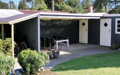Nitis - 200M from the Sea: Hout, Huis, Verblijf, Huis, Dak, Landelijk Gebied, Siding, Blokhut, Garden Gebouwen, Hardwood