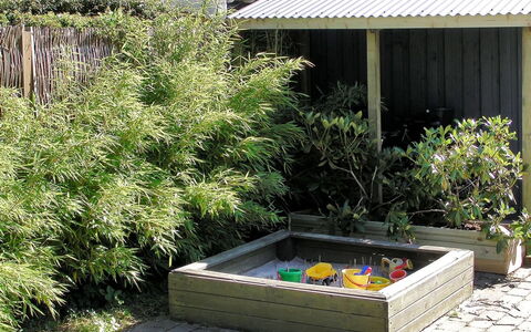 Nitis - 200M from the Sea: Hout, Huis, Verblijf, Huis, Dak, Landelijk Gebied, Siding, Blokhut, Garden Gebouwen, Hardwood