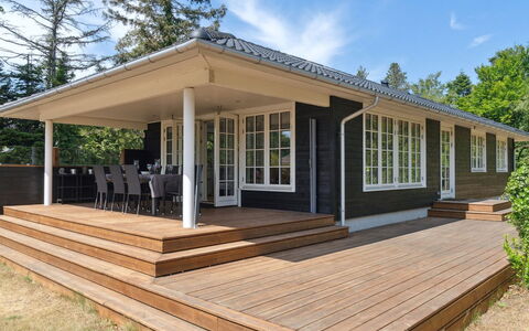 Auke - 100M from the Sea: Huis, Huis, Deur, Dak, Verblijf, Landgoed, Tuin, Schaduw, Siding, Werf
