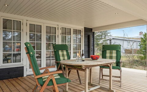 Auke - 100M from the Sea: Huis, Huis, Deur, Dak, Verblijf, Landgoed, Tuin, Schaduw, Siding, Werf