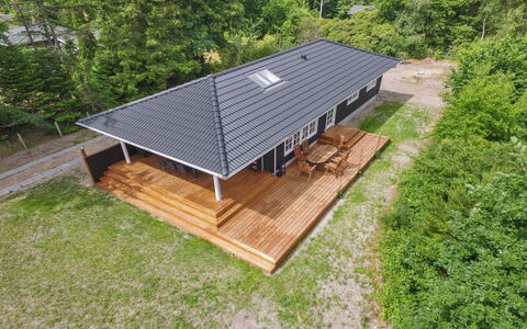 Auke - 100M from the Sea: Huis, Huis, Deur, Dak, Verblijf, Landgoed, Tuin, Schaduw, Siding, Werf