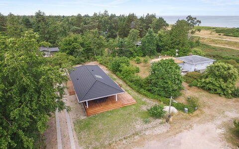 Auke - 100M from the Sea: Huis, Huis, Deur, Dak, Verblijf, Landgoed, Tuin, Schaduw, Siding, Werf