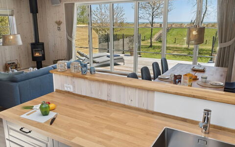 Engli - 90M from the Sea: Meubilair, Flooring, Hout, Countertop, Interieur Ontwerp, Keuken, Verdieping, Cabinetry, Toestel Van De Keuken, Beits