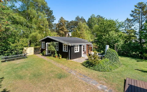 Carly - 100M from the Sea: Gras, Huis, Dak, Huis, Verblijf, Struik, Land Lot, Landelijk Gebied, Boerderij, Groundcover