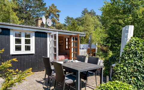 Carly - 100M from the Sea: Gras, Huis, Dak, Huis, Verblijf, Struik, Land Lot, Landelijk Gebied, Boerderij, Groundcover
