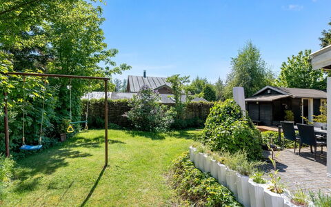 Carly - 100M from the Sea: Gras, Huis, Dak, Huis, Verblijf, Struik, Land Lot, Landelijk Gebied, Boerderij, Groundcover