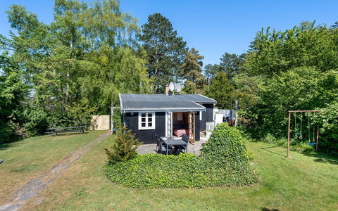 Carly - 100M from the Sea: Gras, Huis, Dak, Huis, Verblijf, Struik, Land Lot, Landelijk Gebied, Boerderij, Groundcover