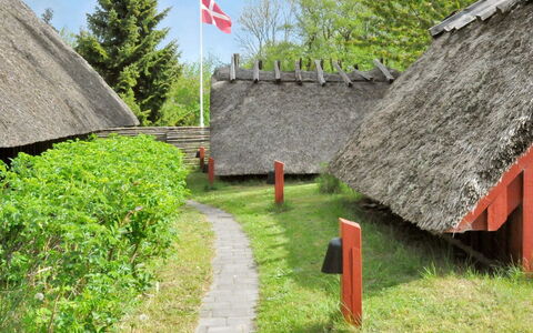 Kalv - 75M from the Sea: Woongebied, Dak, Voorstad, Oprit, Landgoed, Schoorsteen