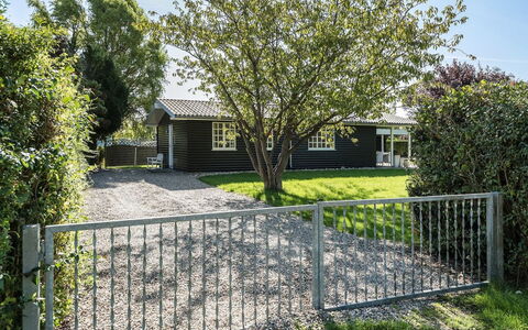 Zuhra - 680M from the Sea: Hek, Tuin, Metaal, Schaduw, Poort, Landscaping, Home Schermen, Gazon, Werf, Backyard