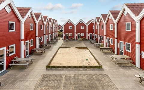 Alissa - 400M from the Sea: Meubilair, Hout, Interieur Ontwerp, Flooring, Verdieping, Stoel, Kamer, Plafond, Woonkamer, Appartement