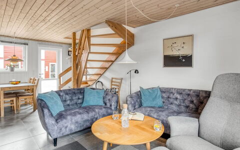 Alissa - 400M from the Sea: Meubilair, Hout, Interieur Ontwerp, Flooring, Verdieping, Stoel, Kamer, Plafond, Woonkamer, Appartement