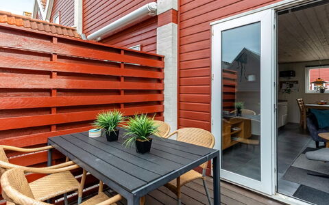 Alissa - 400M from the Sea: Meubilair, Hout, Interieur Ontwerp, Flooring, Verdieping, Stoel, Kamer, Plafond, Woonkamer, Appartement