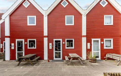 Alissa - 400M from the Sea: Meubilair, Hout, Interieur Ontwerp, Flooring, Verdieping, Stoel, Kamer, Plafond, Woonkamer, Appartement