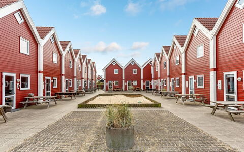 Alissa - 400M from the Sea: Meubilair, Hout, Interieur Ontwerp, Flooring, Verdieping, Stoel, Kamer, Plafond, Woonkamer, Appartement