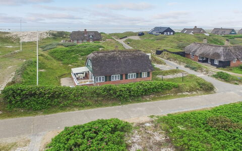 Mattias - 100M from the Sea: Woongebied, Dak, Voorstad, Oprit, Landgoed, Schoorsteen