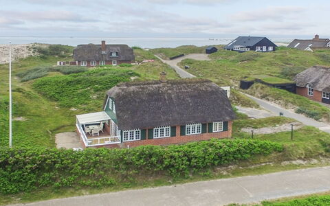 Mattias - 100M from the Sea: Woongebied, Dak, Voorstad, Oprit, Landgoed, Schoorsteen