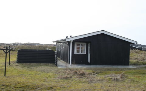 Eikka - 600M from the Sea: Struik, Stedelijk Ontwerp, Groundcover, Steen, Appartement, Landgoed, Metselwerk, Balkon, Landscaping