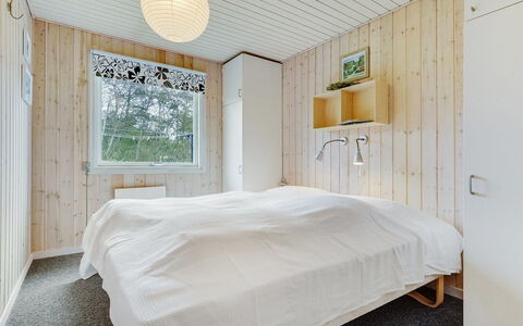 Patrice - 2Km from the Sea: Meubilair, Interieur Ontwerp, Stoel, Flooring, Tafel, Toevlucht, Verdieping, Plafond, Kamer, Eco Hotel