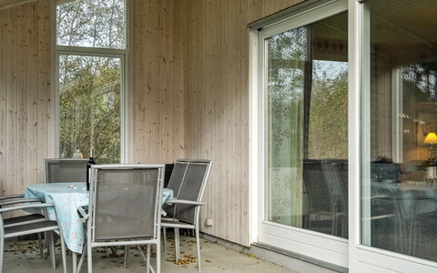 Patrice - 2Km from the Sea: Meubilair, Interieur Ontwerp, Stoel, Flooring, Tafel, Toevlucht, Verdieping, Plafond, Kamer, Eco Hotel