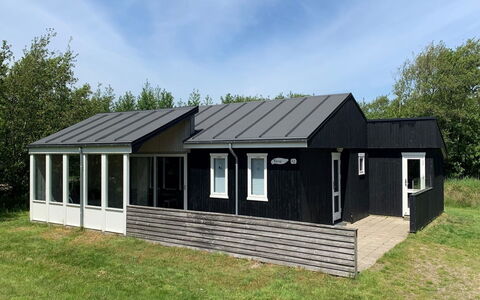 Patrice - 2Km from the Sea: Meubilair, Interieur Ontwerp, Stoel, Flooring, Tafel, Toevlucht, Verdieping, Plafond, Kamer, Eco Hotel
