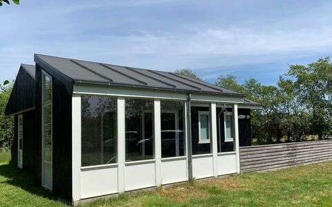 Patrice - 2Km from the Sea: Meubilair, Interieur Ontwerp, Stoel, Flooring, Tafel, Toevlucht, Verdieping, Plafond, Kamer, Eco Hotel