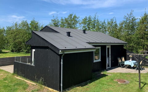 Patrice - 2Km from the Sea: Meubilair, Interieur Ontwerp, Stoel, Flooring, Tafel, Toevlucht, Verdieping, Plafond, Kamer, Eco Hotel