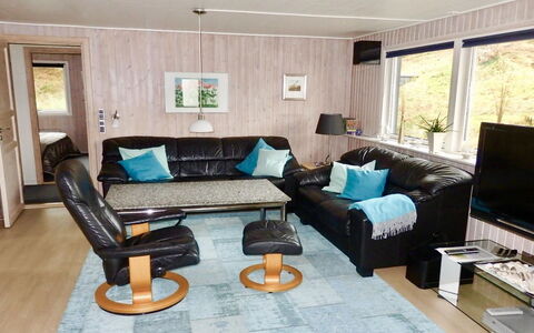Gudrid - 500M from the Sea: Meubilair, Bankstel, Interieur Ontwerp, Flooring, Woonkamer, Verdieping, Kamer, Huis, Plafond
