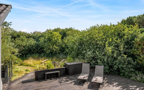 Julie - 1.5Km from the Sea: Hout, Vegetation, Struik, Plantengemeenschap, Land Lot, Dek, Hardwood, Plank, Boardwalk, Tuin