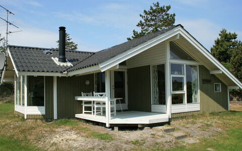 Klint - 1.7Km from the Sea: Dak, Huis, Land Lot, Huis, Verblijf, Landgoed, Garden Gebouwen, Schaduw, Blokhut, Landscaping