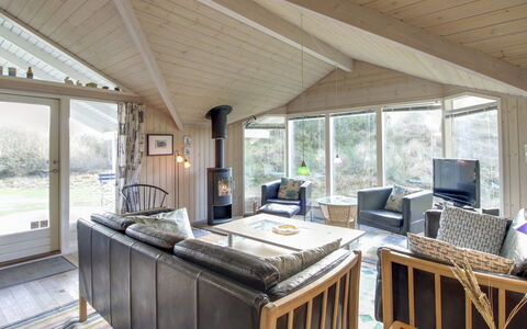 Klint - 1.7Km from the Sea: Dak, Huis, Land Lot, Huis, Verblijf, Landgoed, Garden Gebouwen, Schaduw, Blokhut, Landscaping