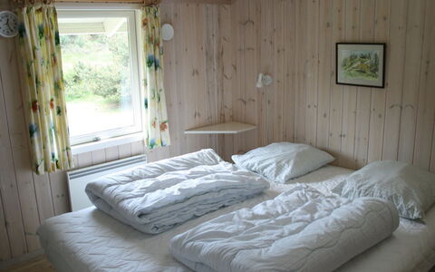 Klint - 1.7Km from the Sea: Dak, Huis, Land Lot, Huis, Verblijf, Landgoed, Garden Gebouwen, Schaduw, Blokhut, Landscaping
